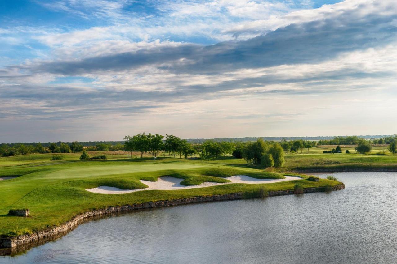Golf Villa In Lighthouse Golf & Spa Resort Baltsjik Eksteriør bilde